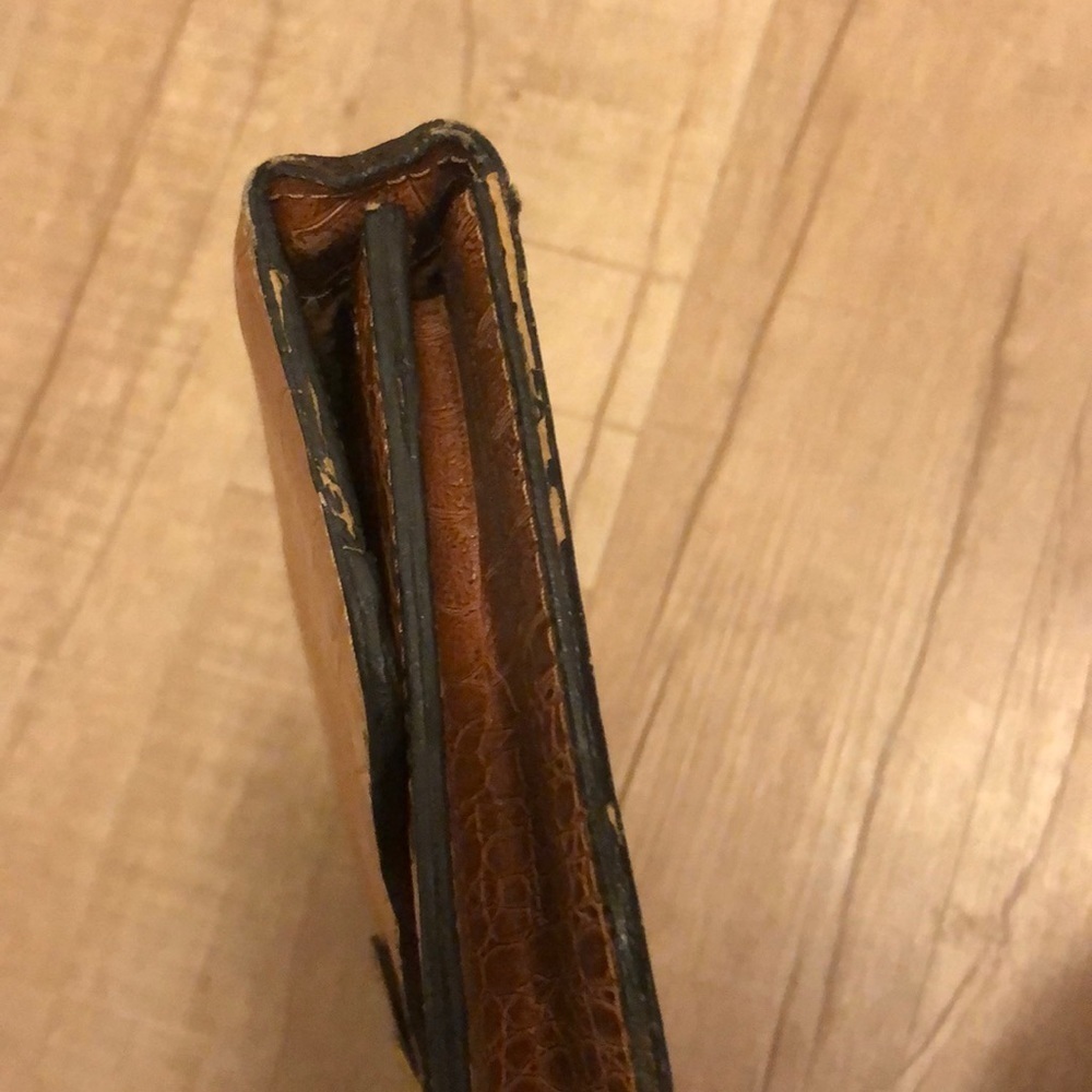 Briefcase Vintage - Looks like Croc! - Picture 10 of 13